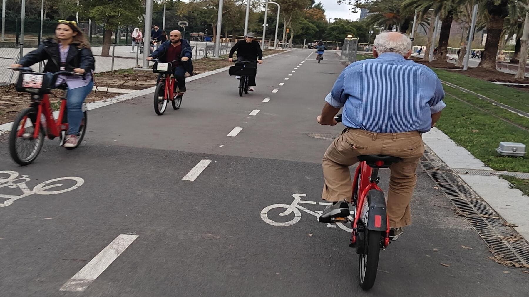 Barcelona impulsa la bicicleta con premios Bicinit Metropolitana