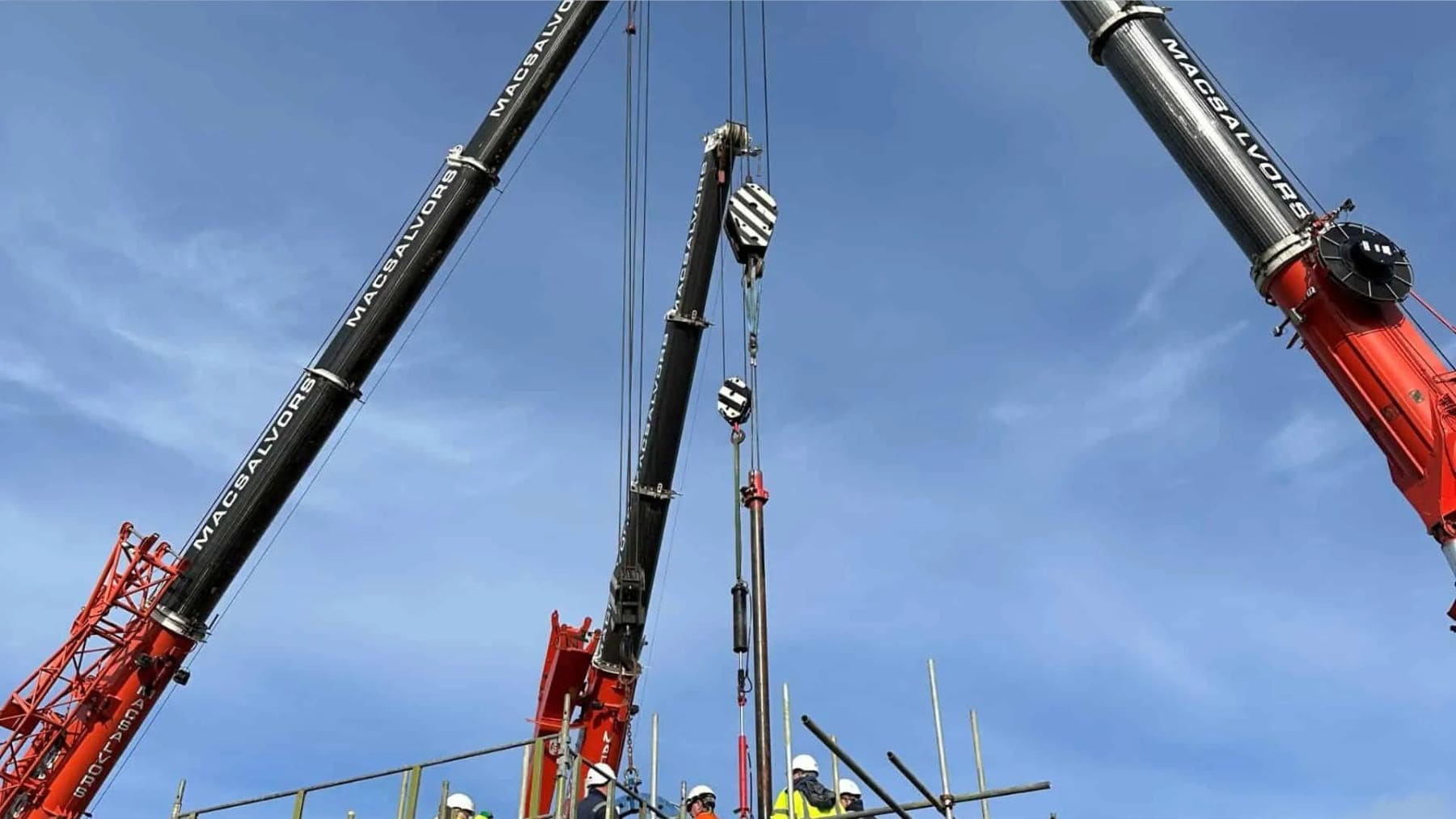 Plataforma de perforación geotérmica en Reino Unido a más de 5 km para generar energía y extraer litio.