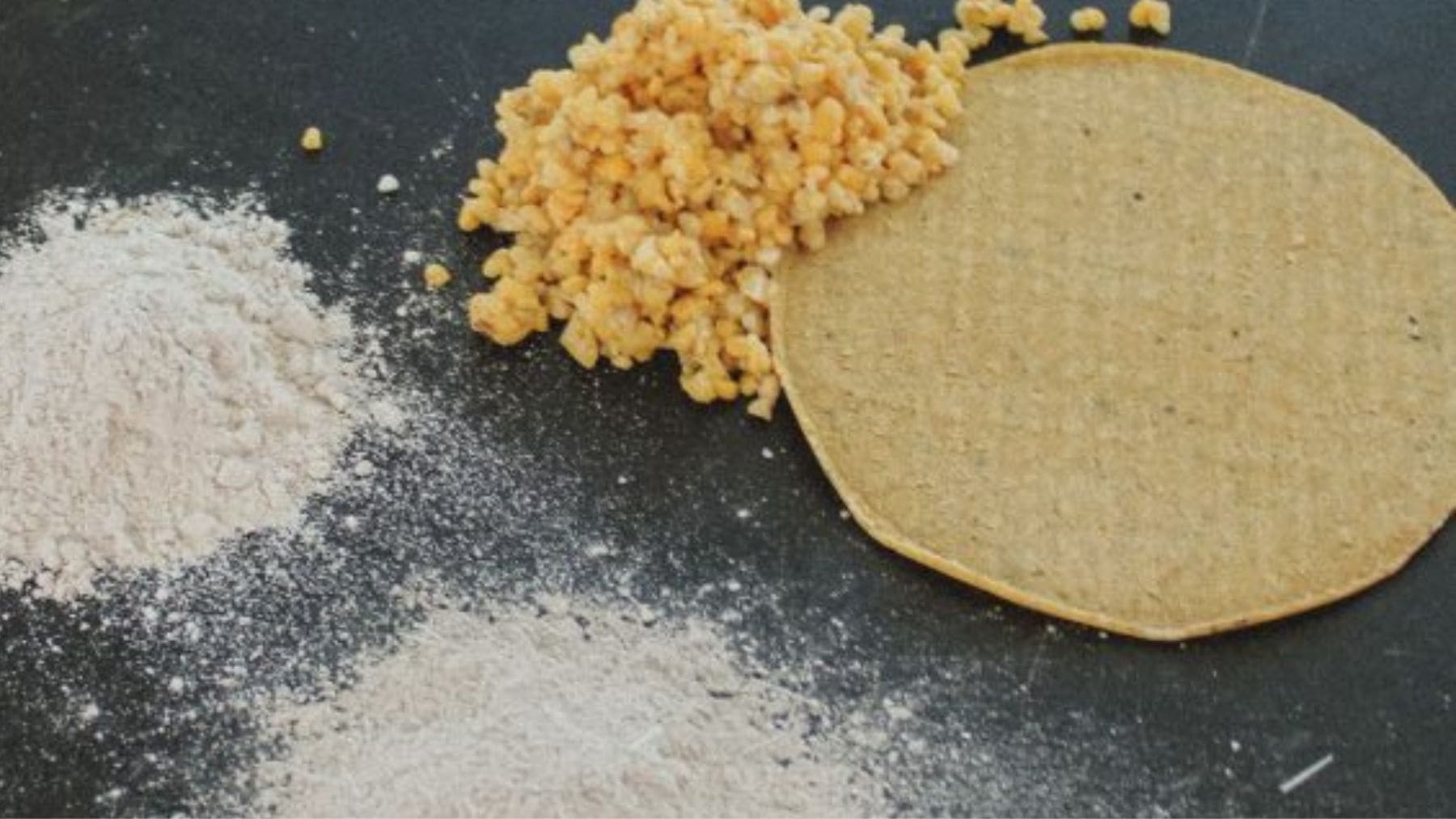 Mezcla de maíz, cal y residuos usada para crear el hormigón sostenible Corncretl para impresión 3D.