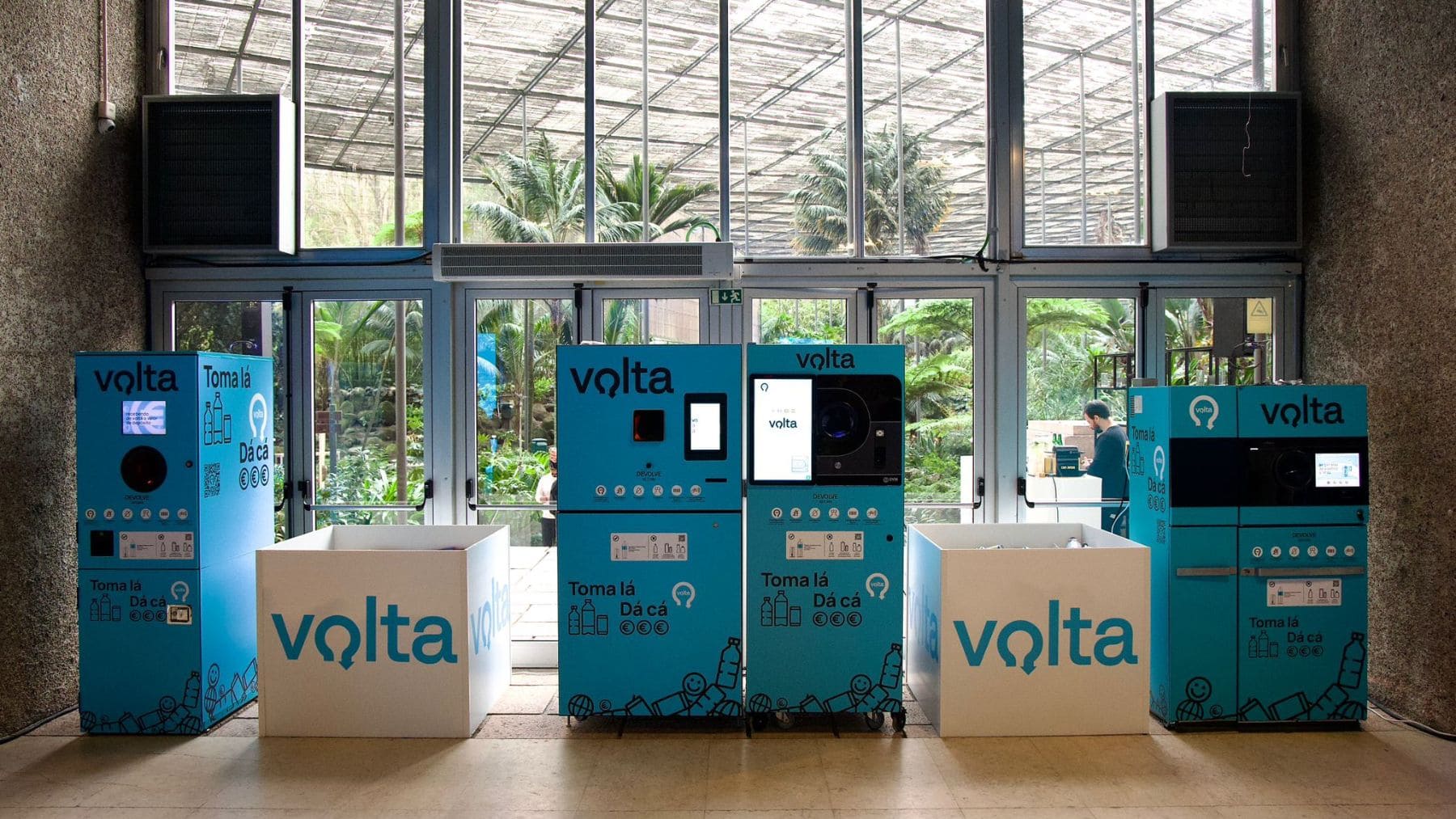 Máquinas Volta para devolver botellas y latas con dinero en supermercados Mercadona dentro del sistema SDDR.