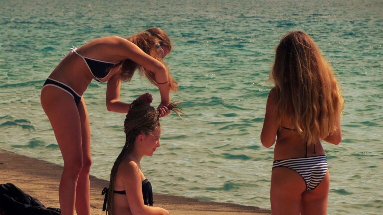 Un estudio revela que la apariencia y la comodidad hacen que los adolescentes se protejan menos del sol