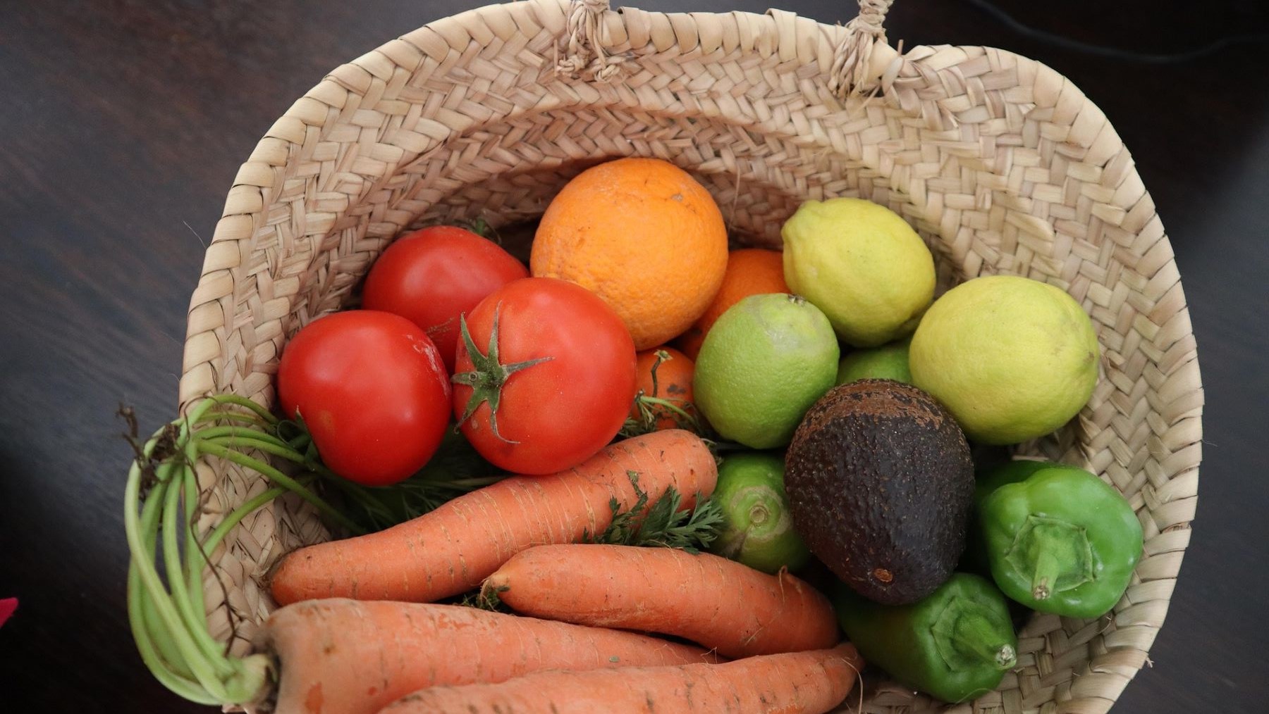 Subida del precio de carburantes frena el consumo ecológico y encarece alimentos orgánicos en España