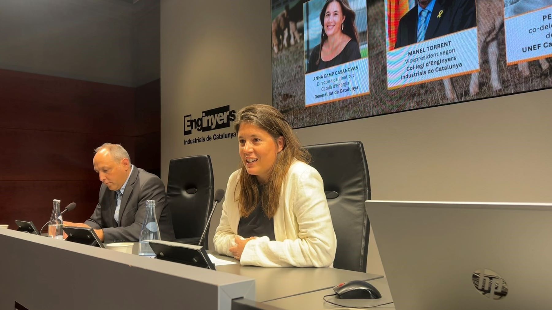 agrovoltaica en Cataluña con paneles solares y cultivos
