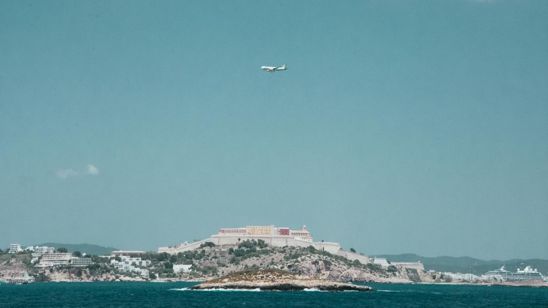 ampliación del aeropuerto de Ibiza junto al Parque Natural de ses Salines