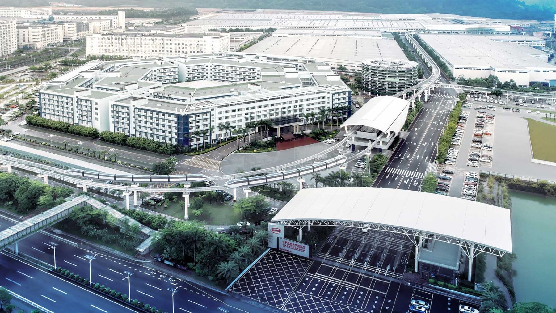 BYD compra fabricas para sus coches eléctricos en Europa