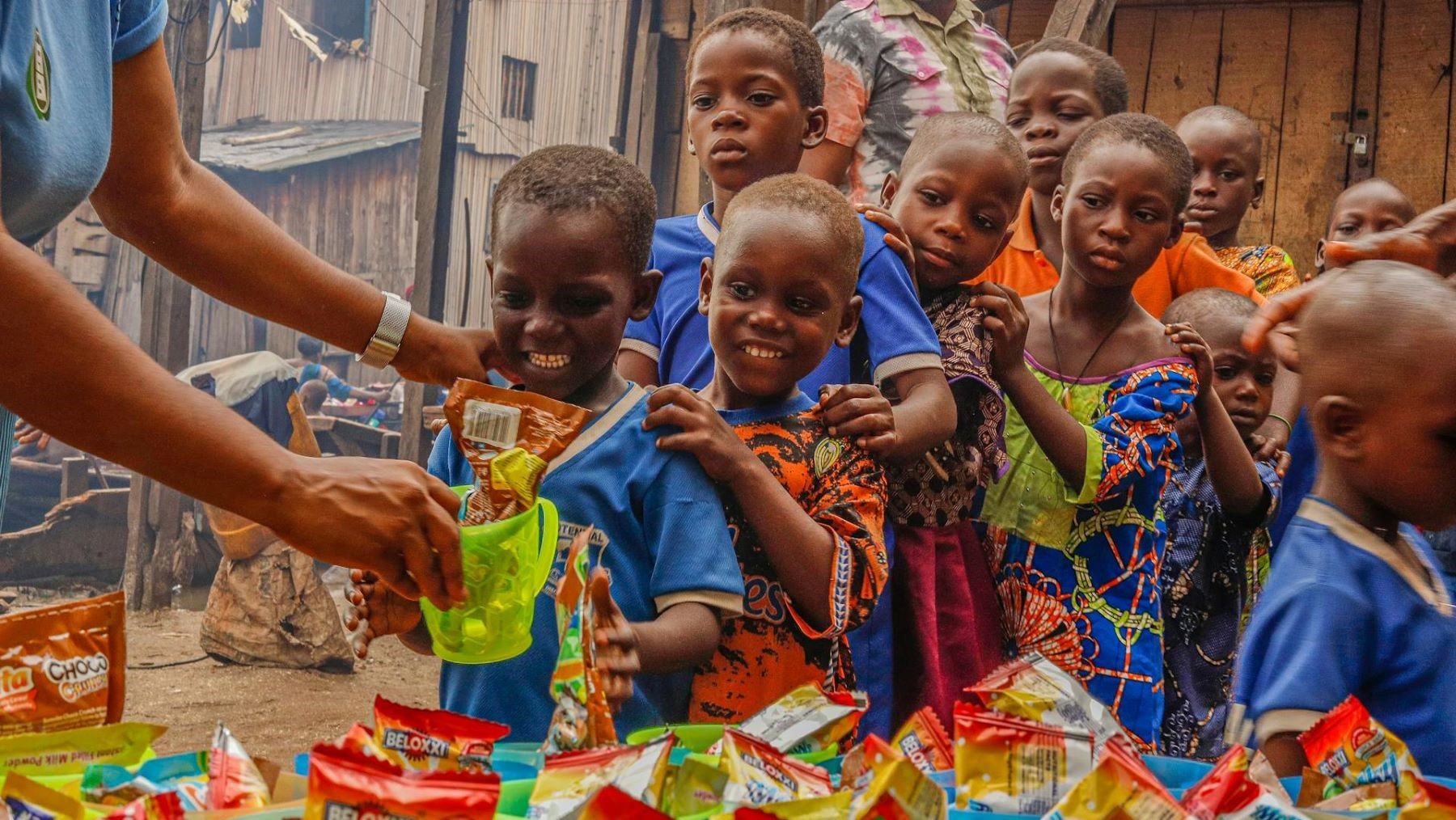 Microplásticos contaminan comida infantil en bolsas de plástico
