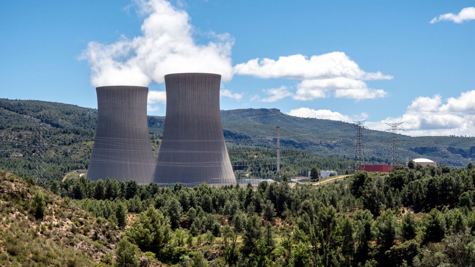 cierre de las nucleares en España durante la protesta frente al MITECO