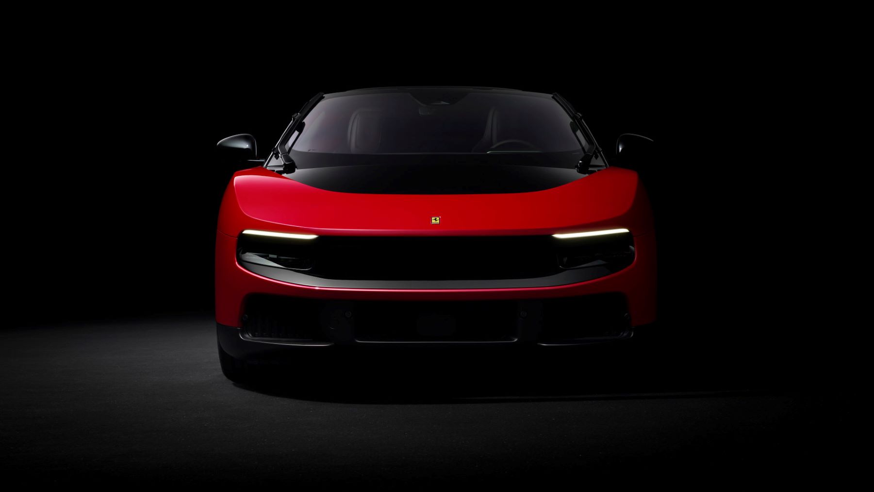Ferrari eléctrico Luce con diseño minimalista y tecnología premium