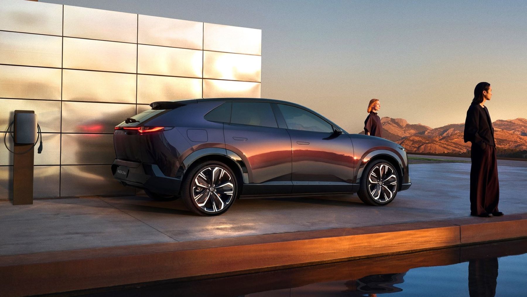 Mazda CX-6e con interior premium inspirado en diseño japonés minimalista