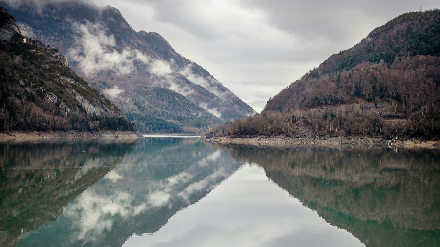 Diputación de Huesca rechaza las plantas fotovoltaicas flotantes en embalses naturalesLa Diputación defiende el paisaje y el turismo frente a proyectos energéticos sobre embalses.