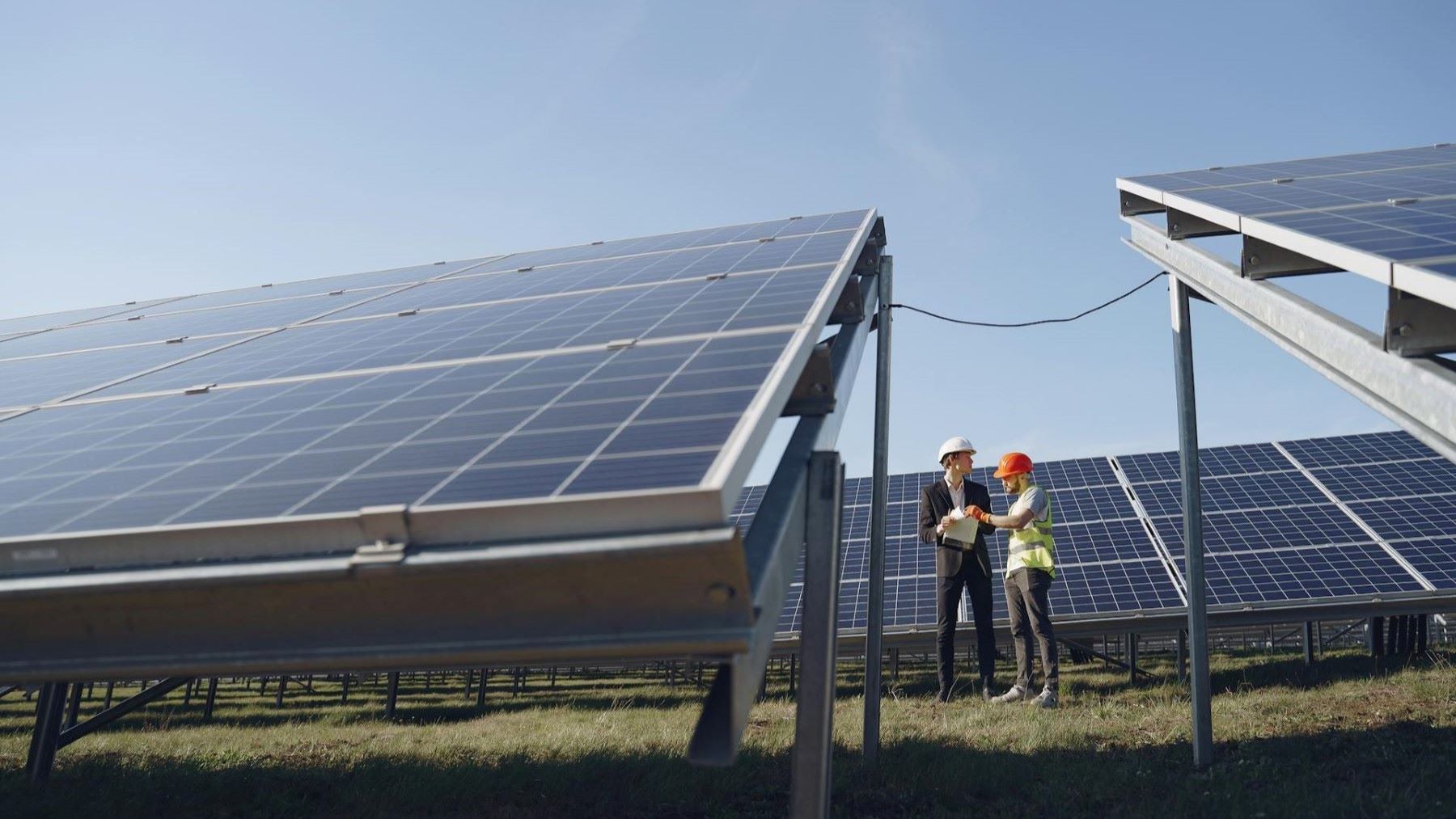 Andalucía impulsa energía solar y recarga eléctrica en espacios naturales de Almería