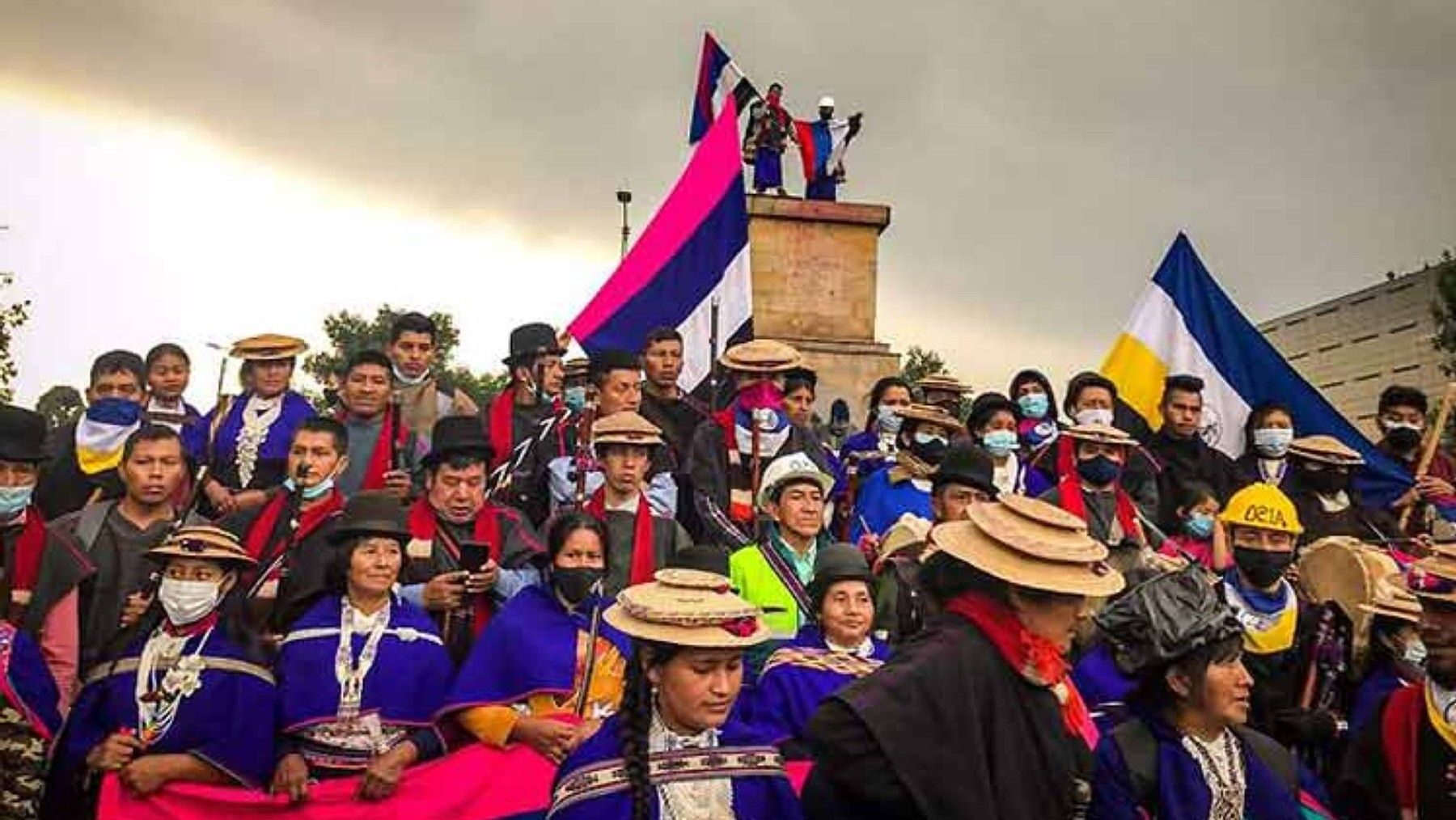 indígenas misak en Colombia protestando por sus territorios ancestrales