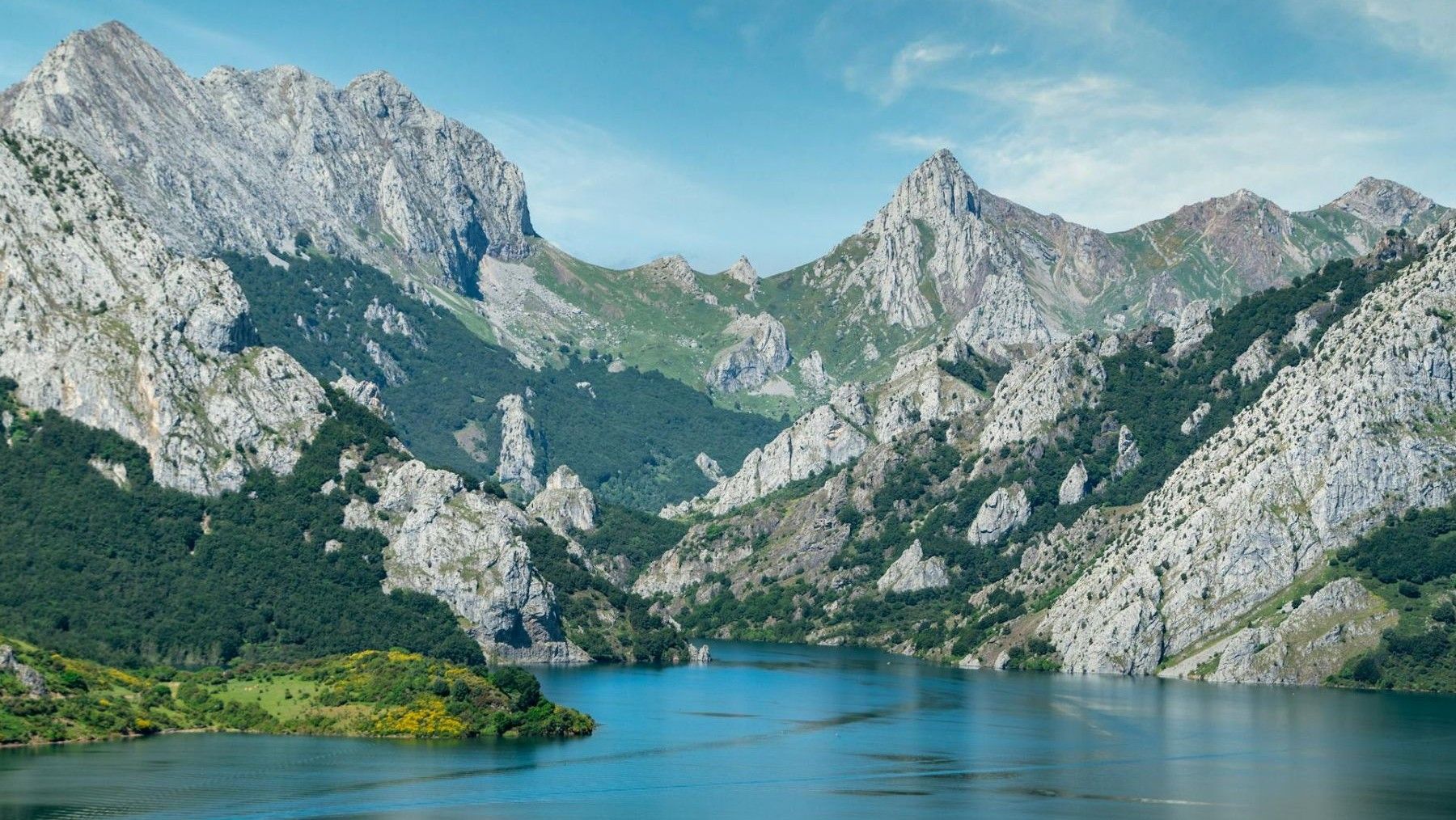 parques naturales de Asturias con espacios protegidos de montaña