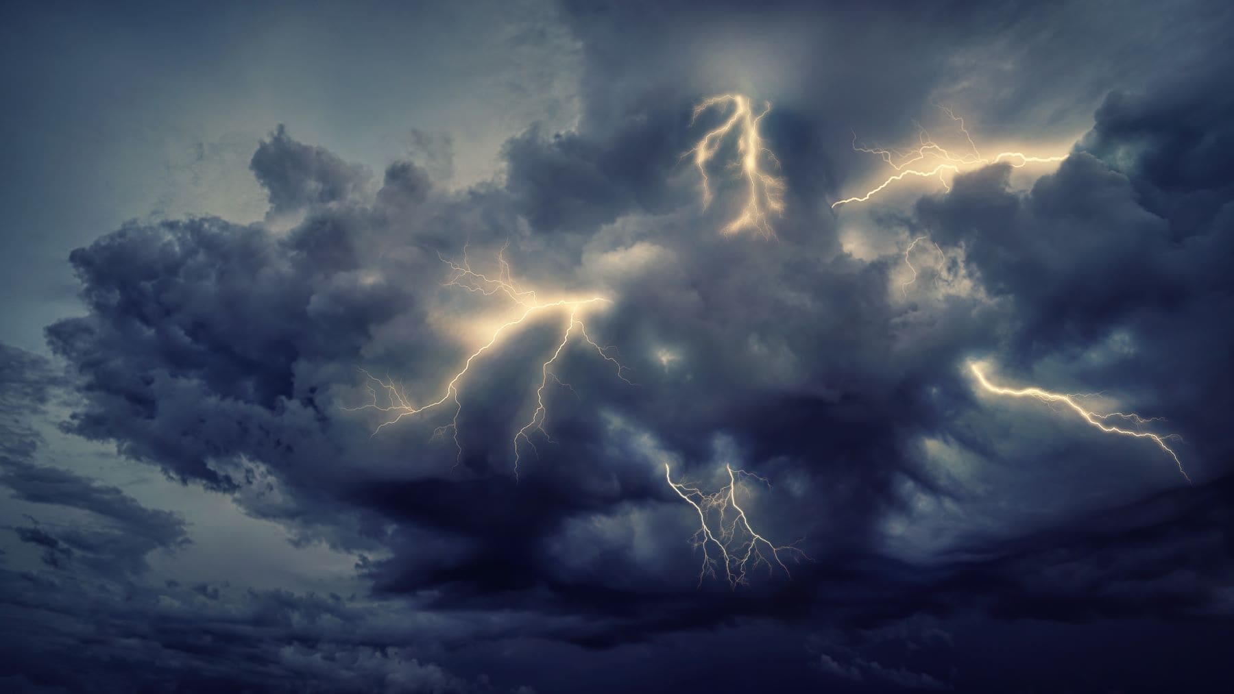 tiempo en el puente de mayo en España con tormentas