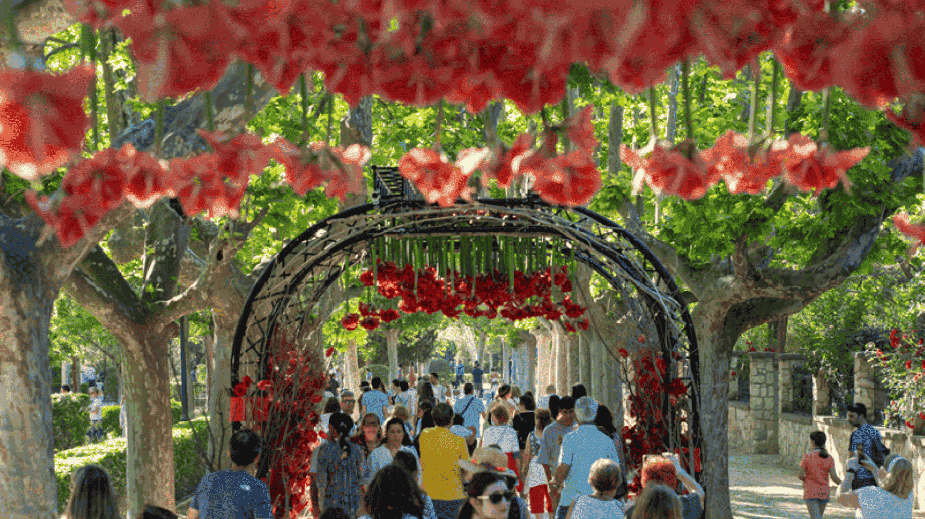 Zaragoza Florece con instalaciones florales en parque urbano
