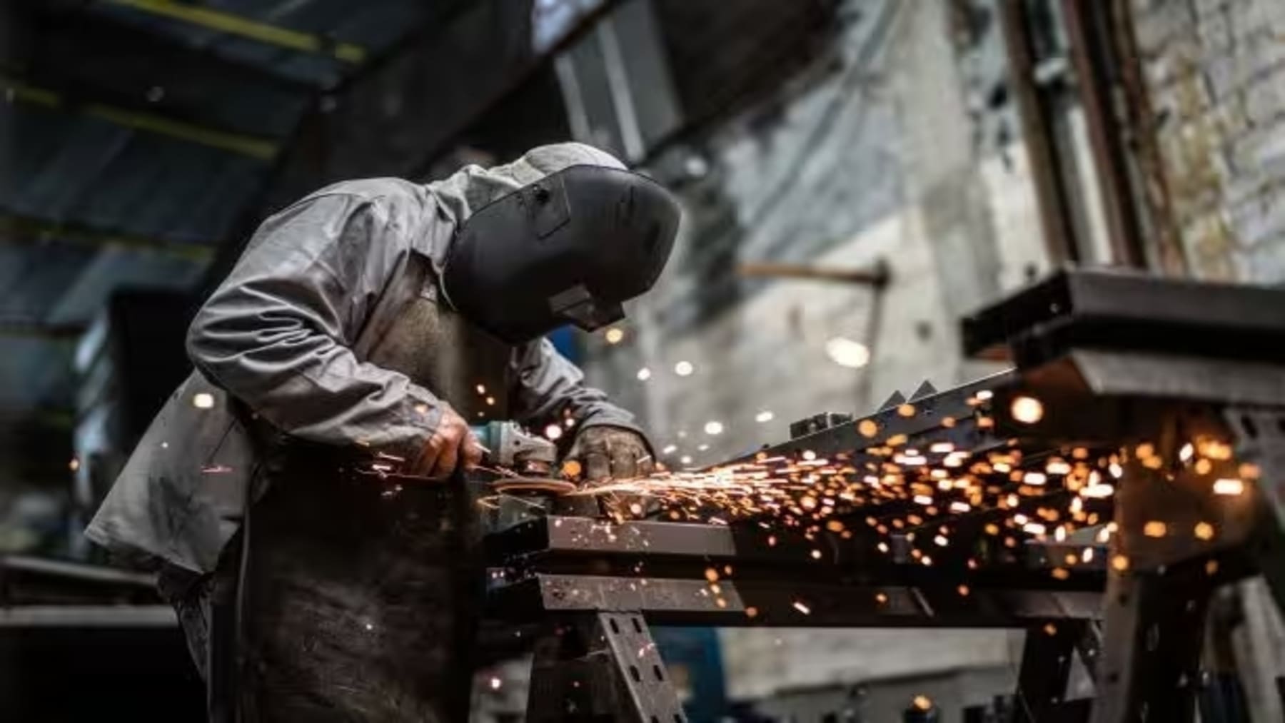 Bruselas pone contra las cuerdas a España por no proteger a los trabajadores del plomo