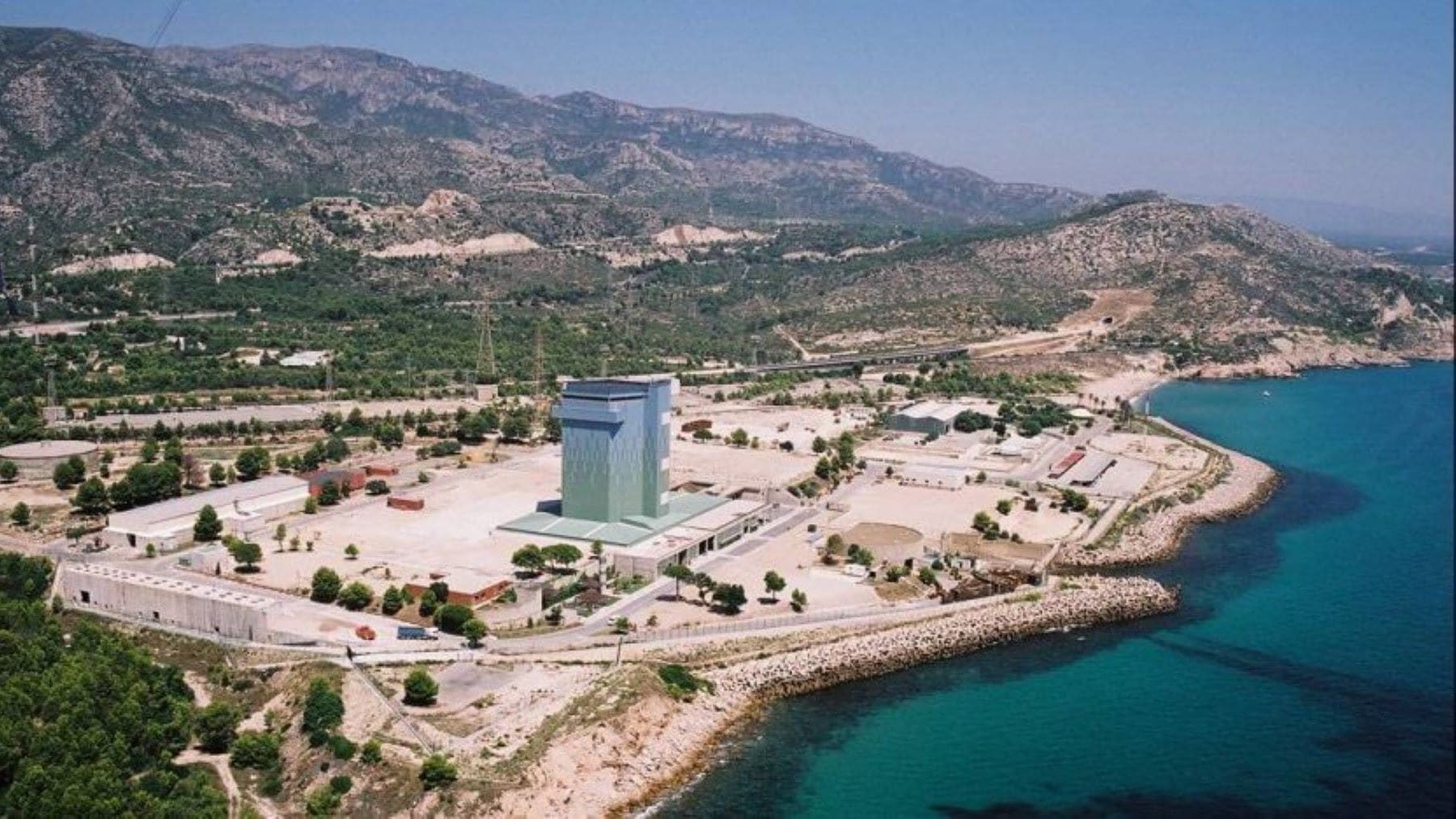 Infraestructuras vinculadas a el almacén temporal de residuos radiactivos en la central nuclear de Vandellós I