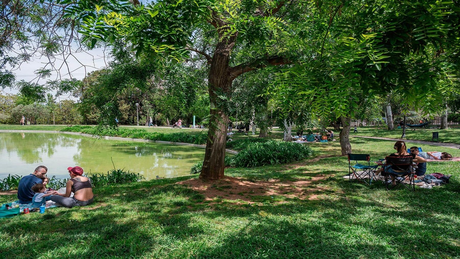 los refugios climáticos metropolitanos ya protegen a casi toda Barcelona en parques y espacios urbanos