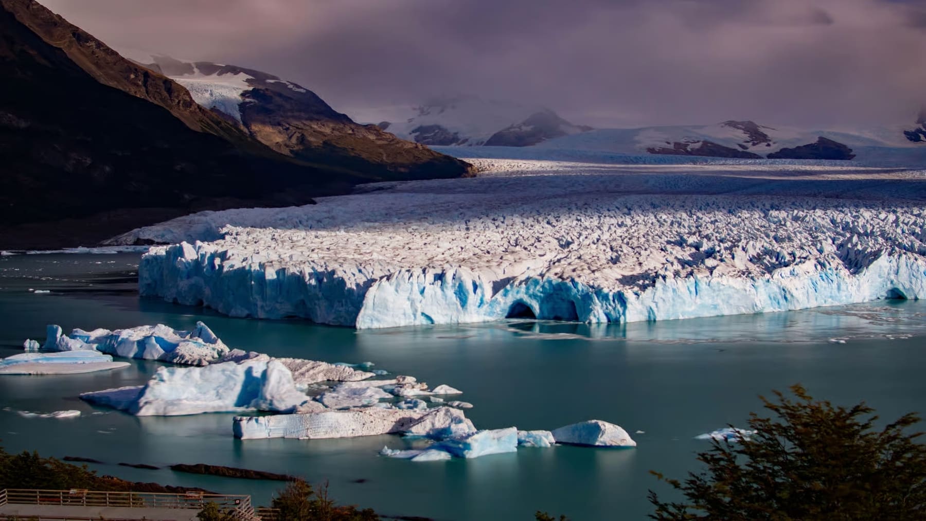 desprendimientos de hielo en el glaciar Perito Moreno detectados por científicos en la Patagonia