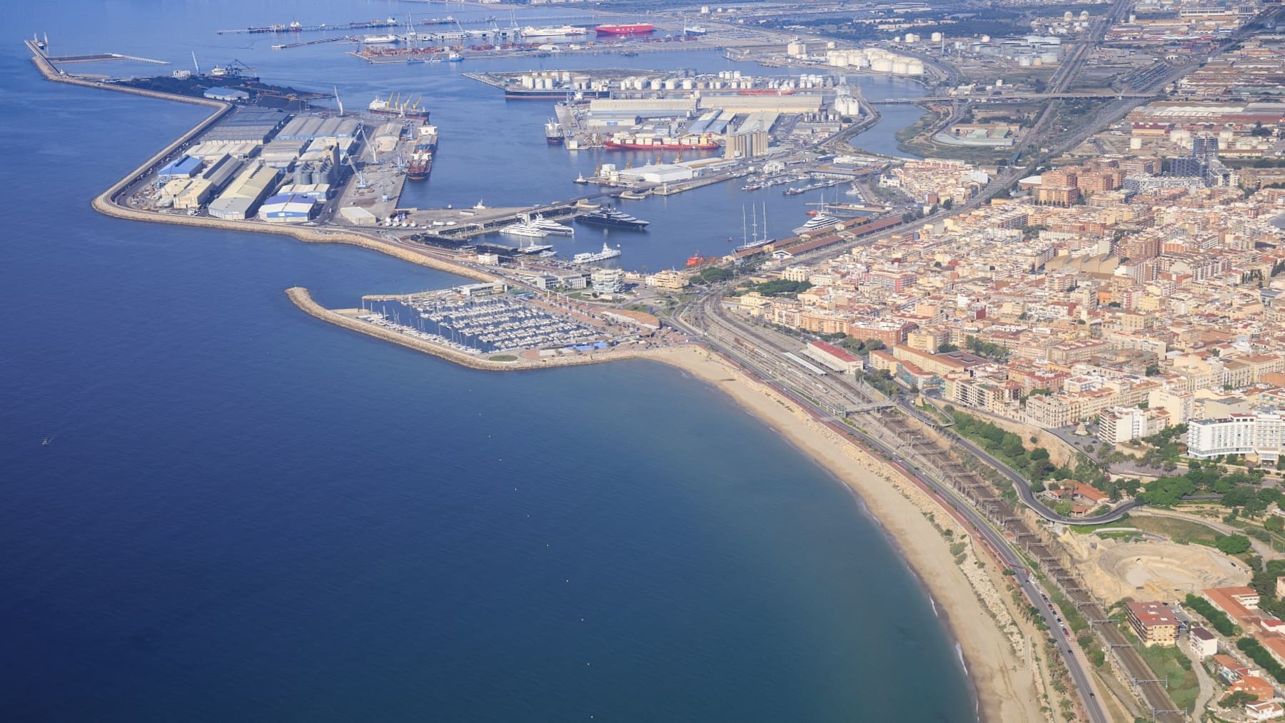 Port Tarragona: visto bueno al proyecto de eólica marina flotante con la ampliación del Moll de Balears