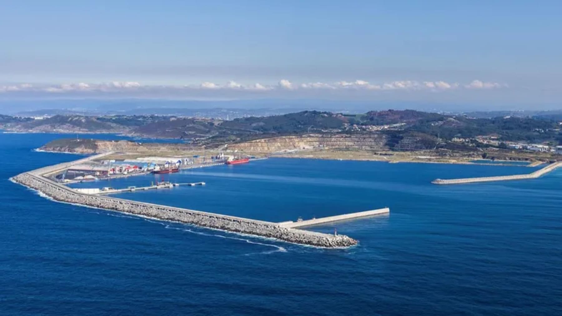 Puntos de recarga para vehículos eléctricos en el Puerto de A Coruña: el plan energético que convierte Punta Langosteira en referencia sostenible