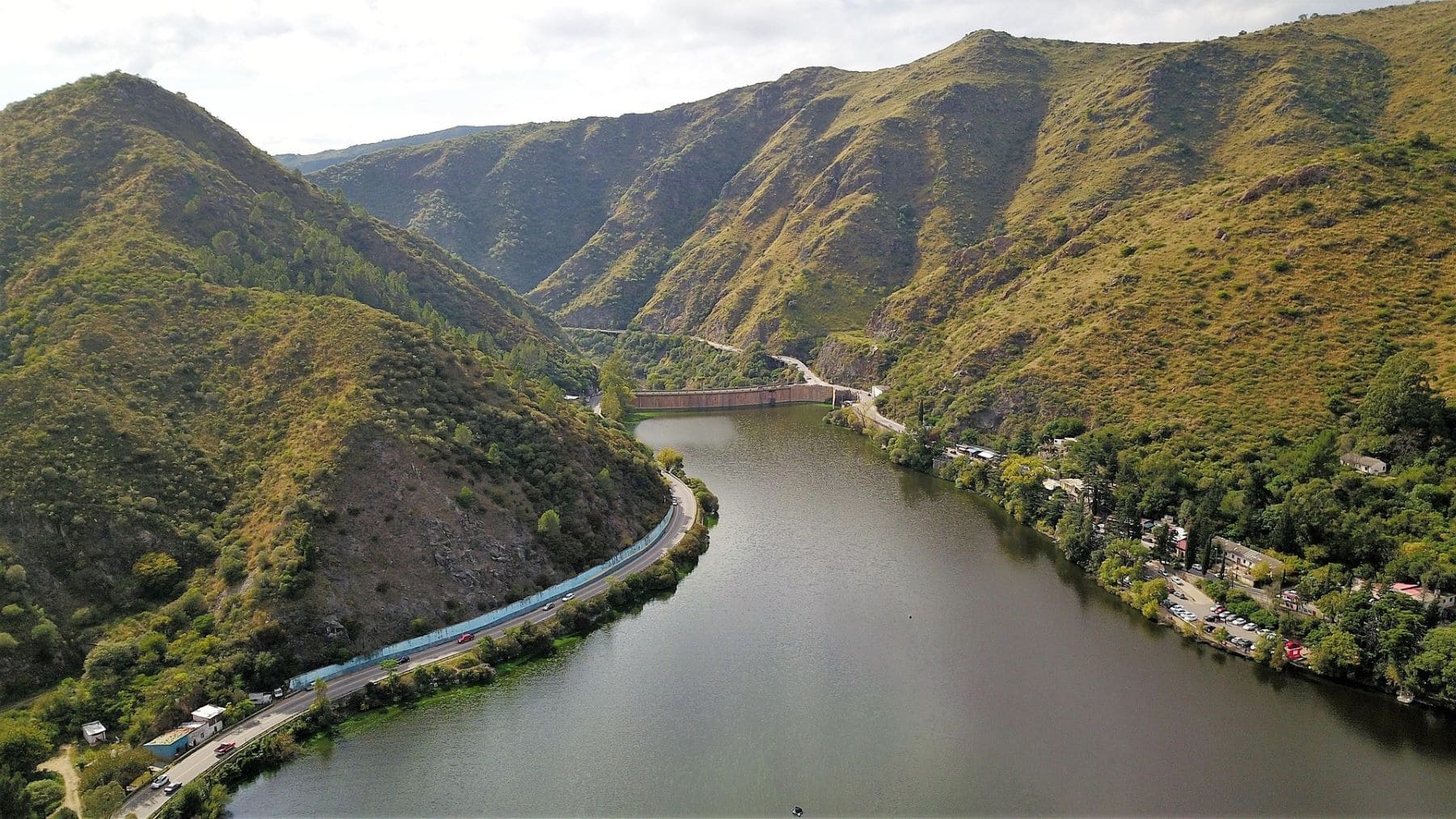 El negacionismo climático de Milei deja sin recursos a la naturaleza