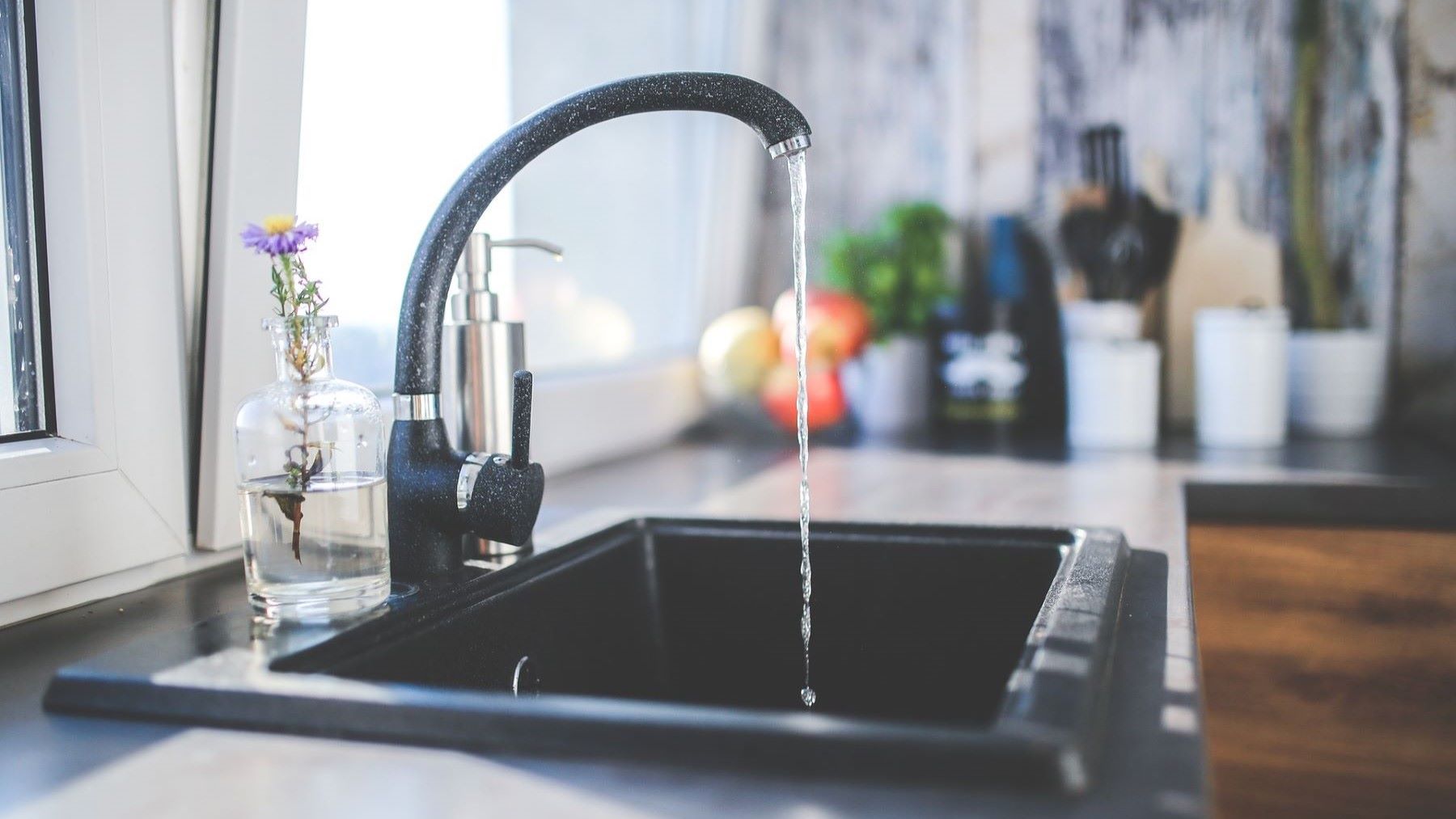 La contaminación por nitratos deja sin agua potable a 260000 personas en municipios españoles