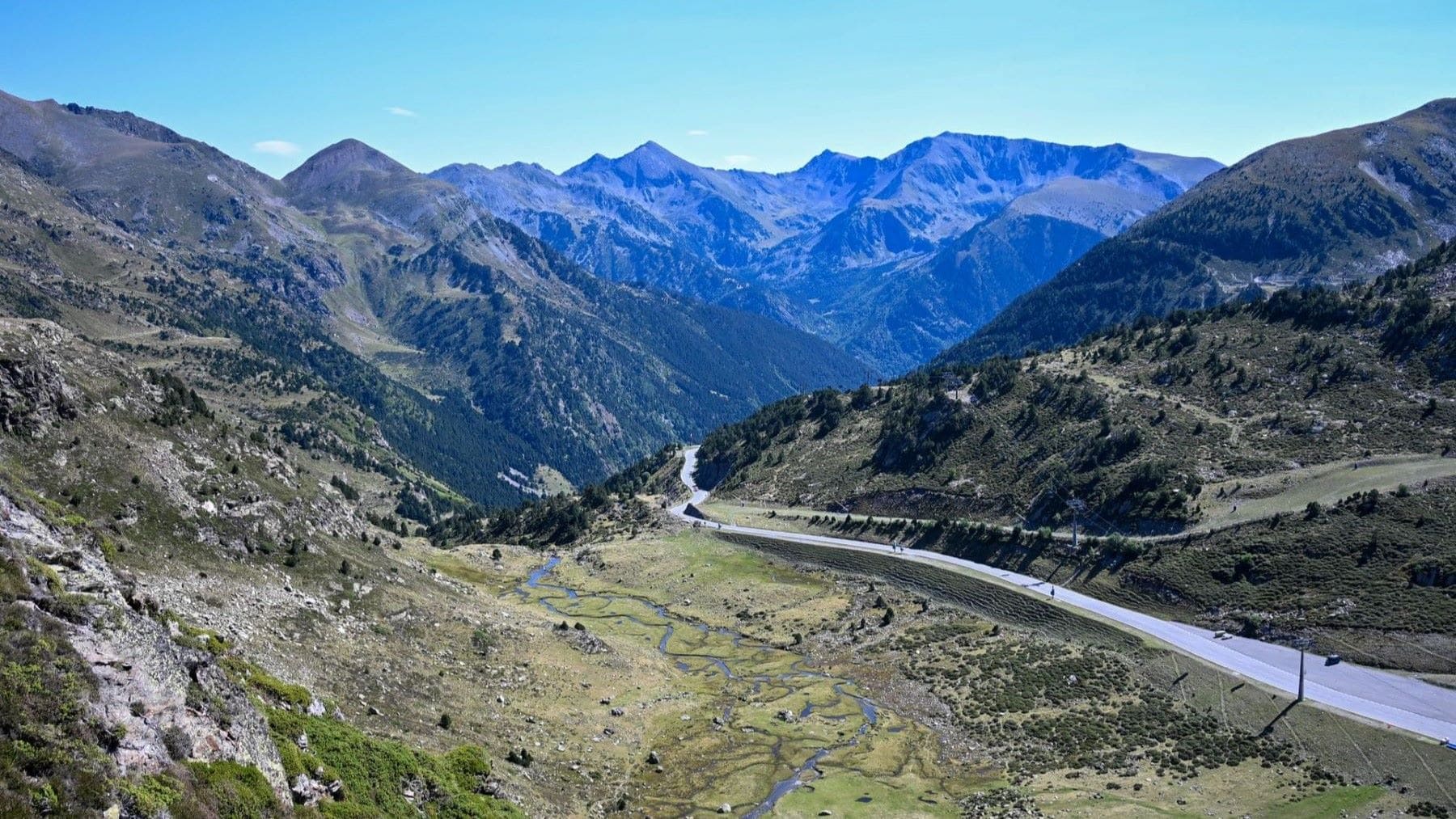 los Pirineos afrontan su gran revolución verde para salvar el turismo de montaña