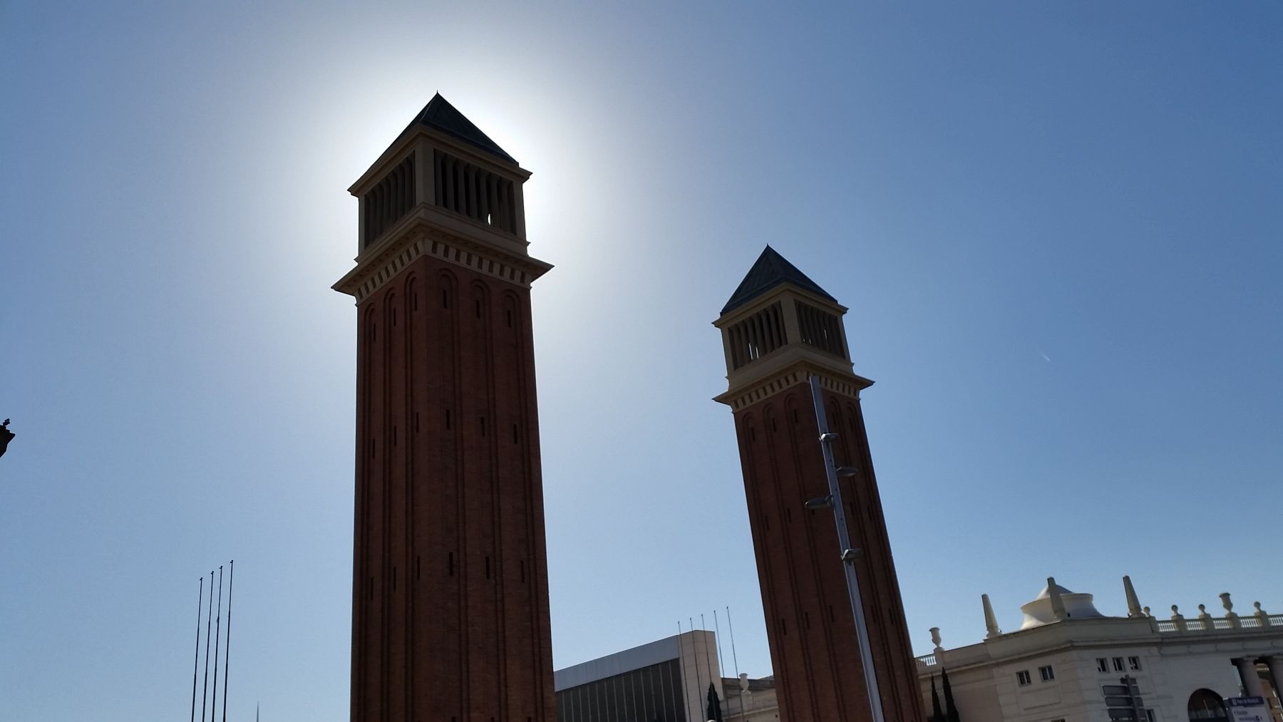 Refugios climáticos en Barcelona este verano en un espacio público acondicionado contra el calor