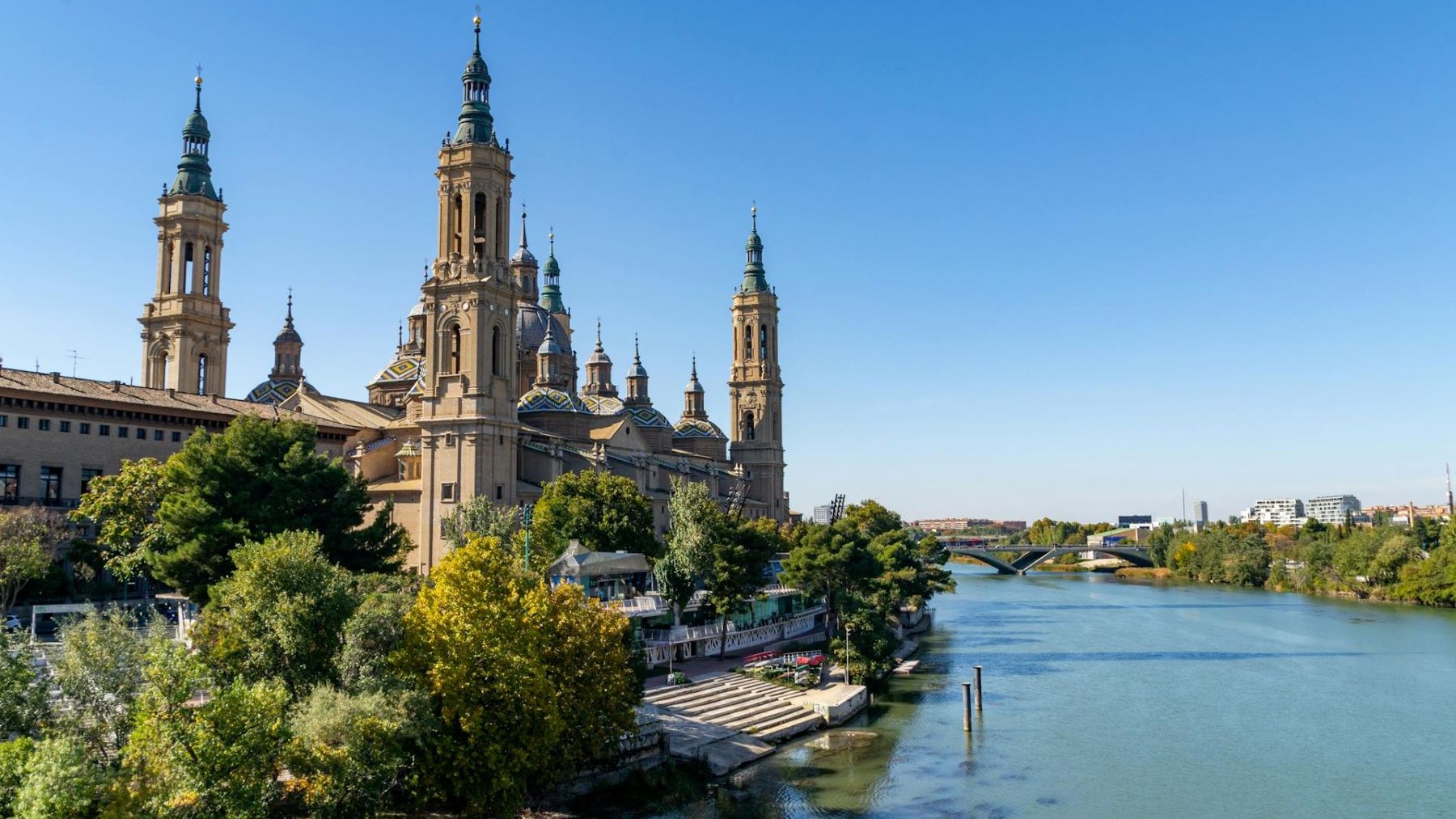 Zaragoza activa refugios climáticos contra el calor en espacios públicos municipales