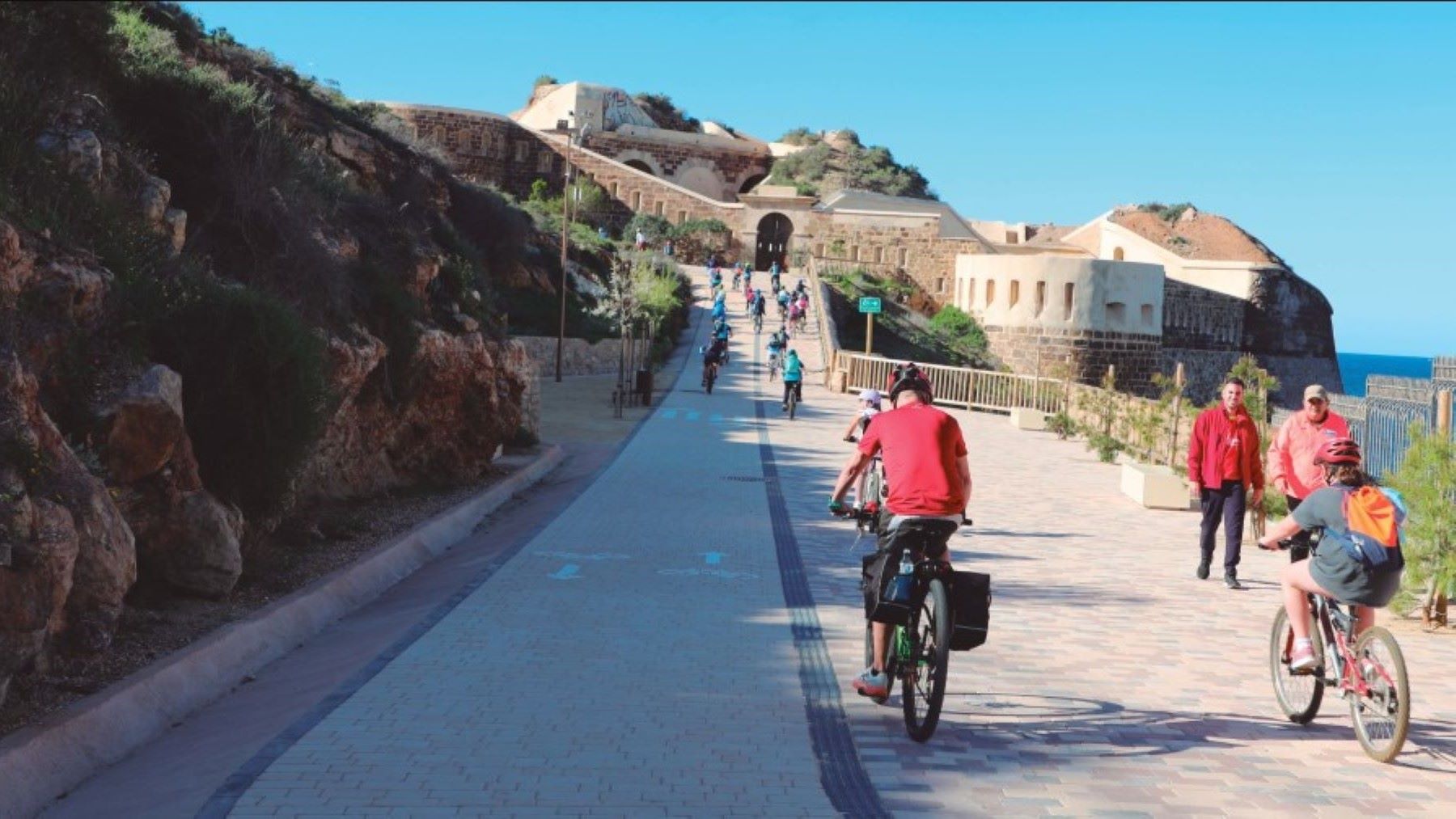 los senderos azules se convierten en refugio frente al calor