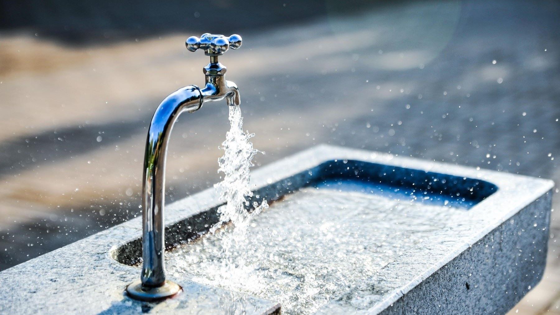 la inteligencia artificial anticipa la demanda de agua en una desaladora de Canarias