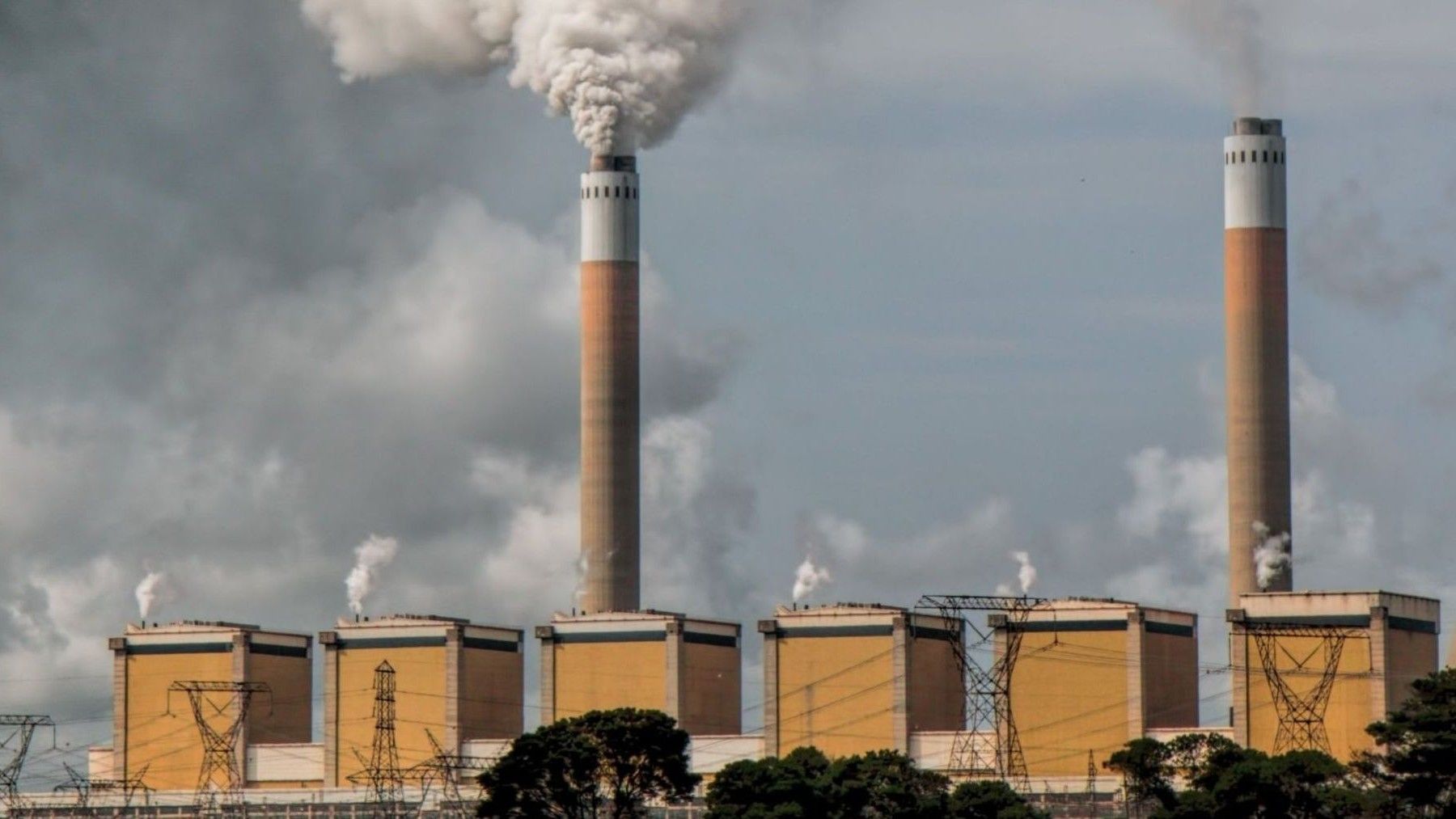 España lidera las ayudas a los combustibles fósiles junto a instalaciones de energías renovables.