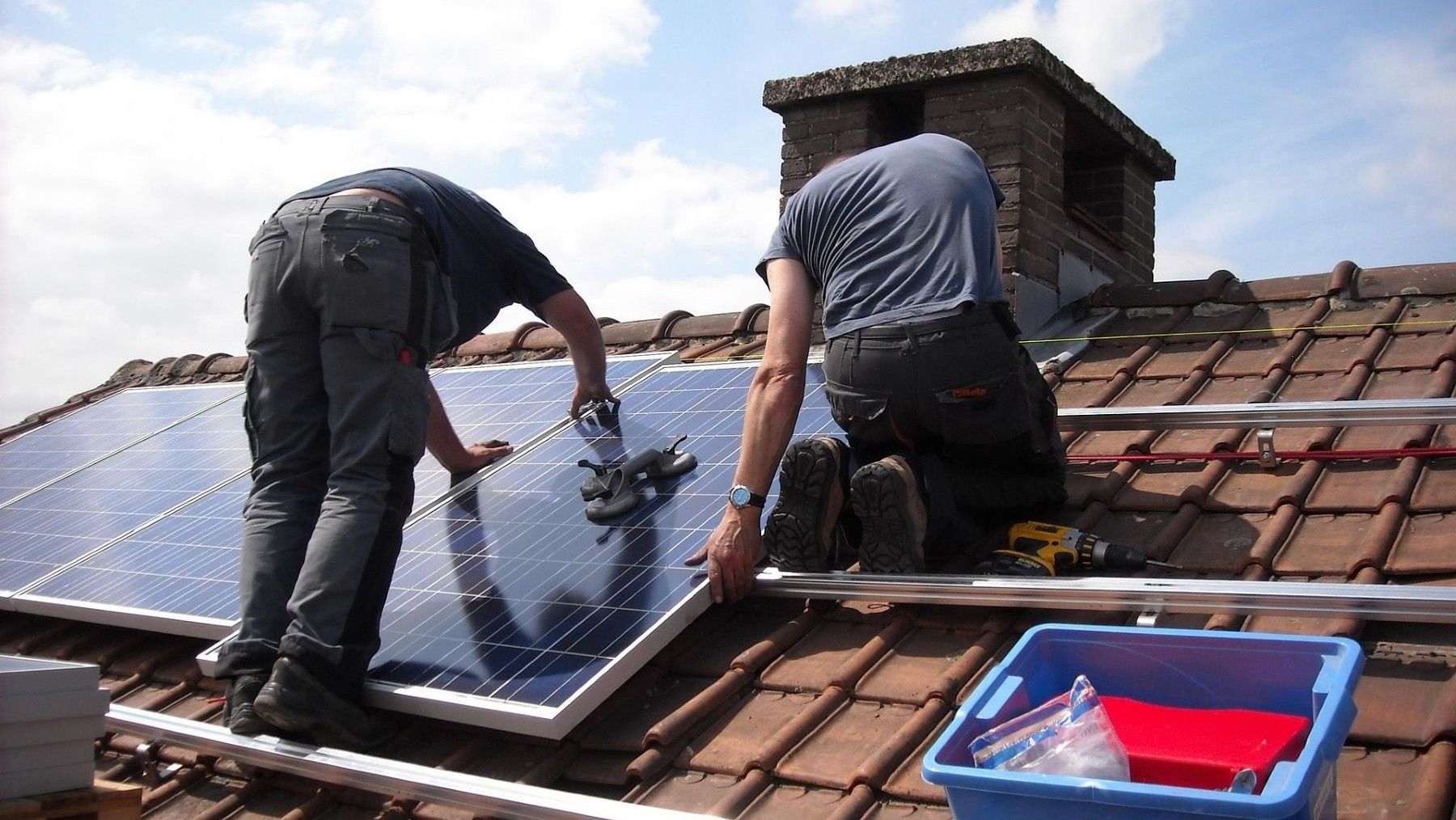 Por qué cada vez más hogares instalan baterías junto a sus placas solares