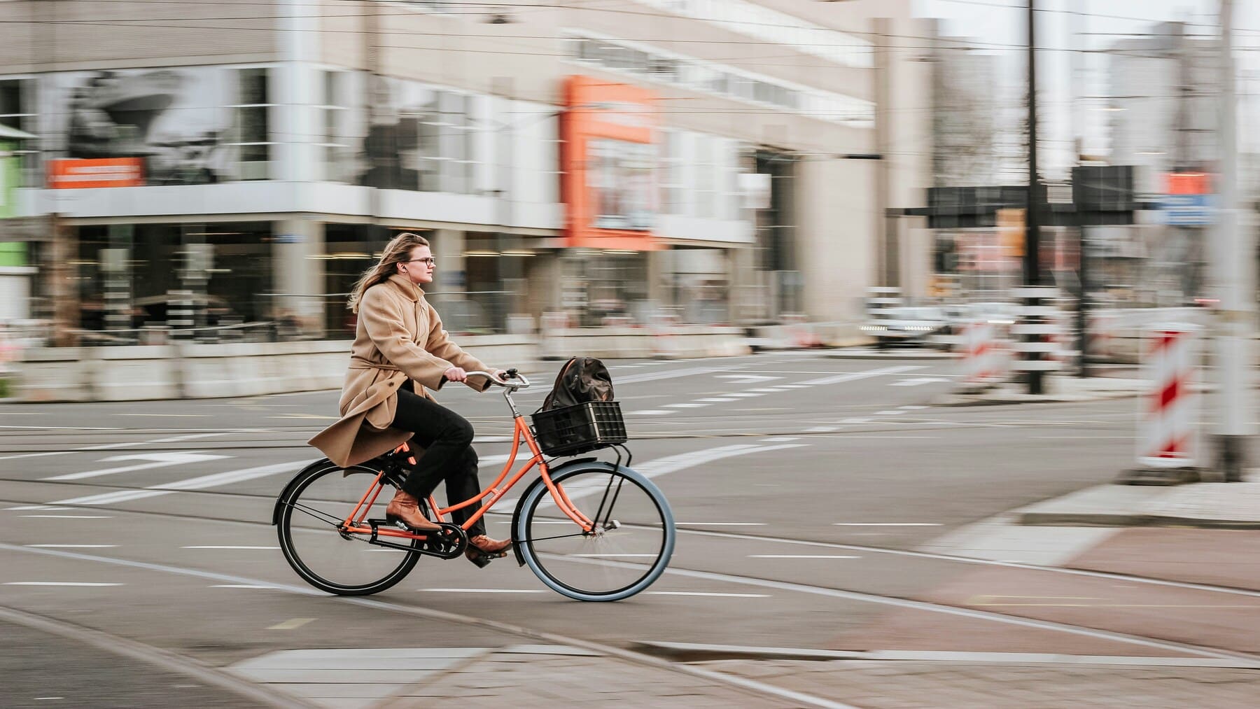el Día Mundial de la Bicicleta 2026 con ciclistas urbanos en movilidad sostenible