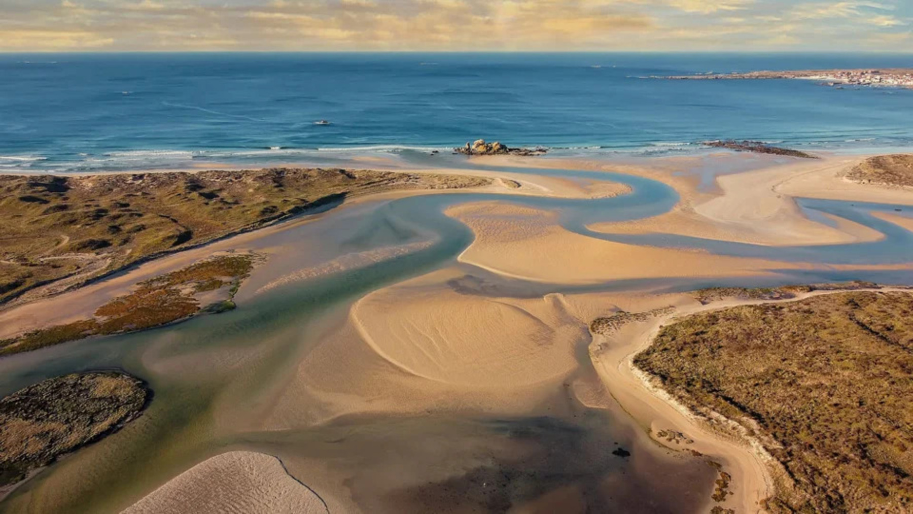 Las dunas protegidas de Galicia denuncian graves daños por maquinaria pesada