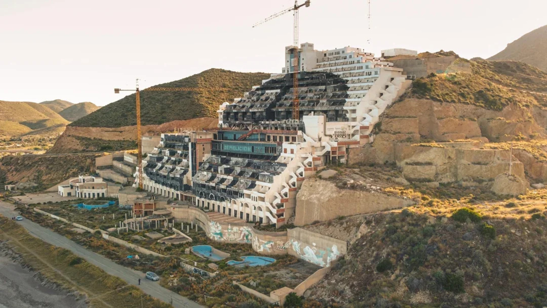 el futuro de El Algarrobico vuelve a la justicia