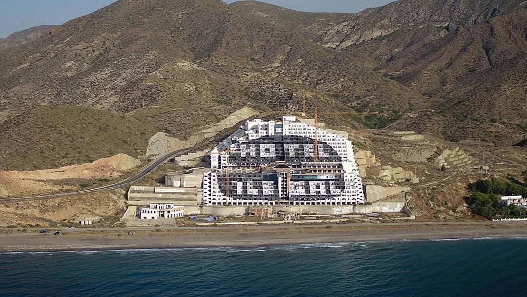 el hotel El Algarrobico encara su demolición definitiva