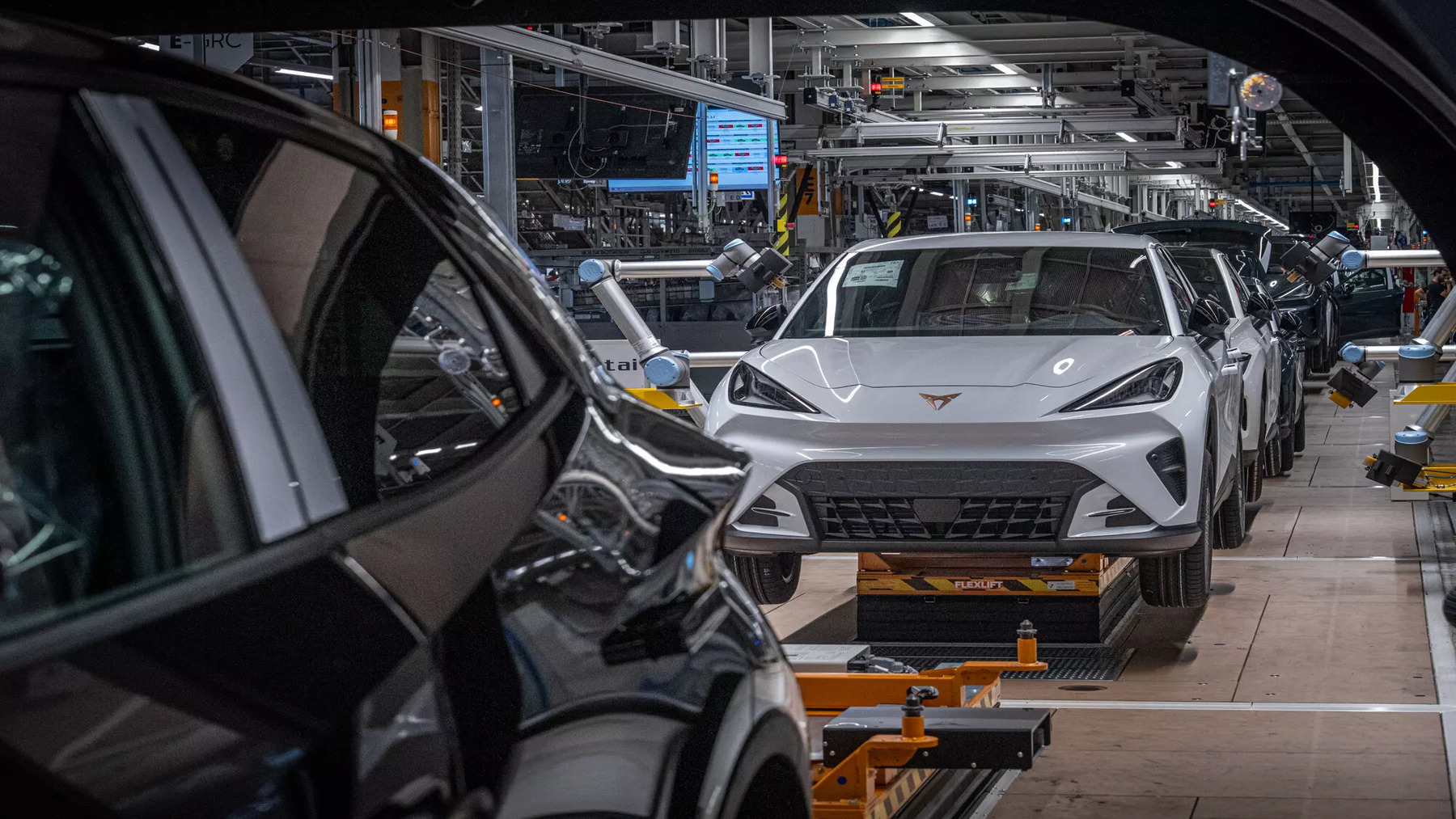 España acelera la revolución del coche eléctrico con la fabricación de nuevos modelos eléctricos en Martorell