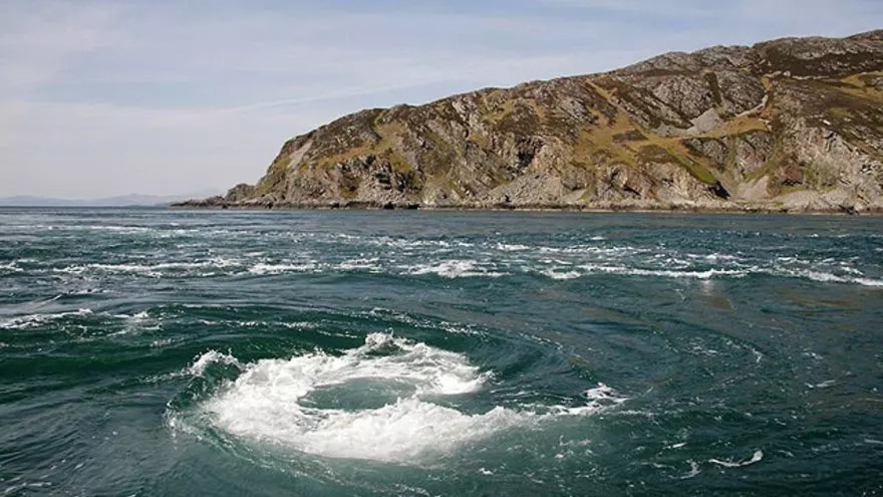 los remolinos oceánicos dominan la energía del mar según nuevas observaciones satelitales