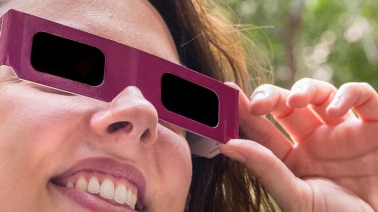 cómo ver el eclipse total de sol sin dañar los ojos