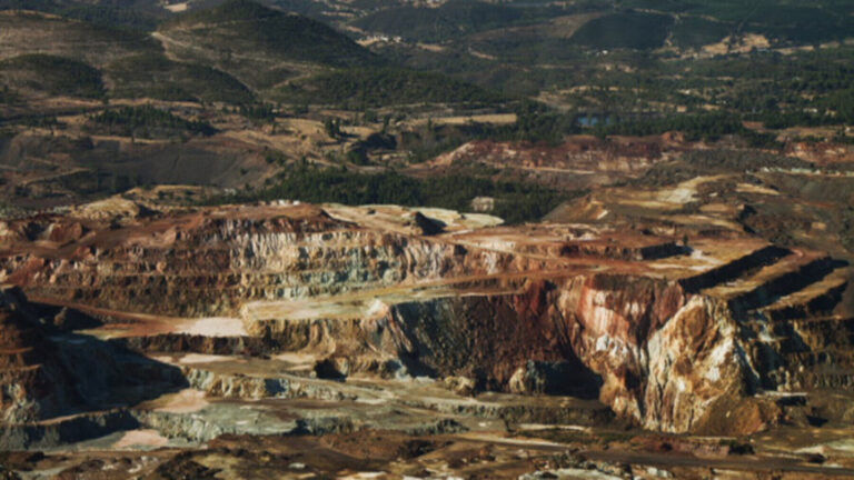 MITECO busca minerales estratégicos en Sierra Morena