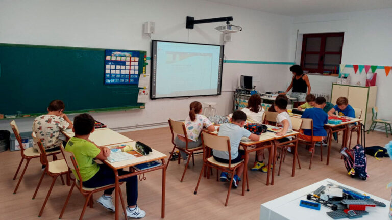 El Gobierno destina 368 millones para climatizar hospitales y colegios públicos