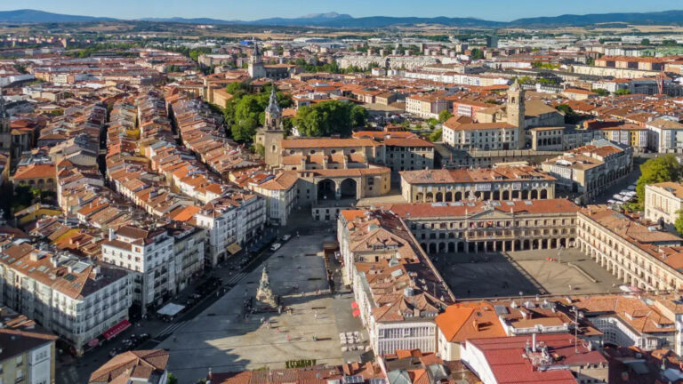 Vitoria impulsa una red de refugios climáticos para proteger a la población durante las olas de calor.