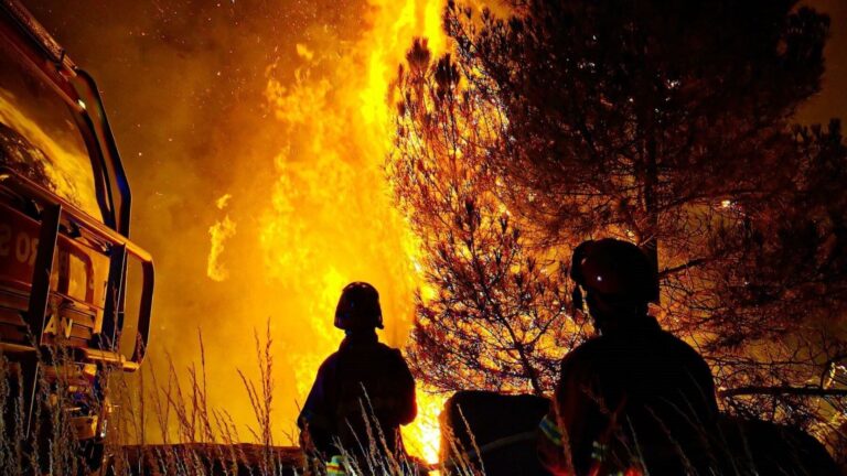 El cambio climático multiplica el riesgo de incendios extremos en Canadá y favorece condiciones más peligrosas