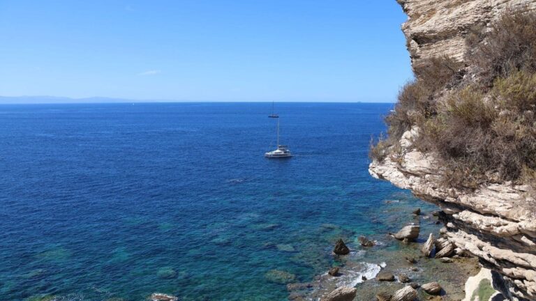 El Mediterráneo y el Cantábrico alcanzan temperaturas extremas que alteran el clima y los ecosistemas