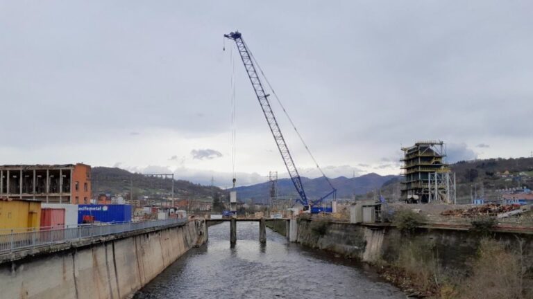el río Nalón renace junto a la térmica de Lada con una restauración ambiental y urbana en Langreo.