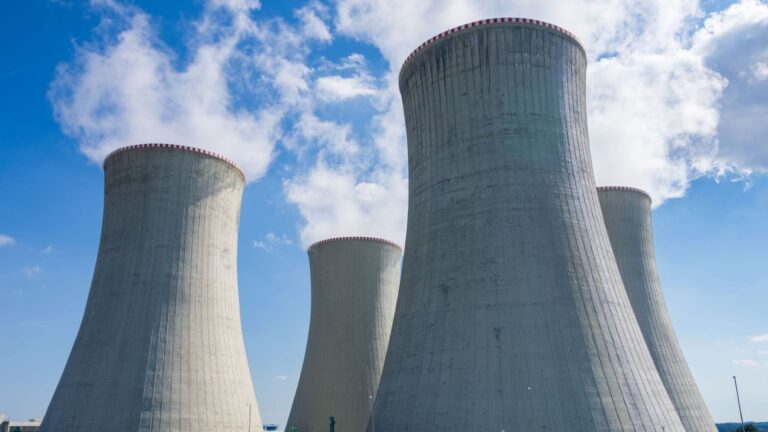 Las torres de Endesa en As Pontes ya son historia tras un derribo que simboliza el fin del carbón