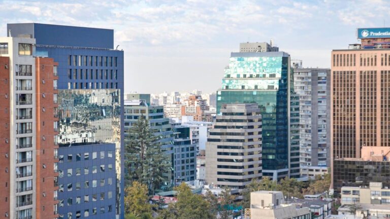 Los edificios también contaminan el aire de las ciudades mediante sus sistemas de ventilación