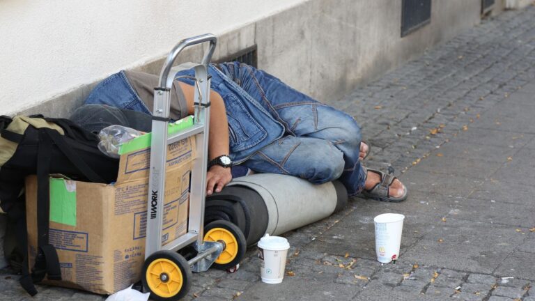 El calor extremo amenaza a las personas sin hogar en España